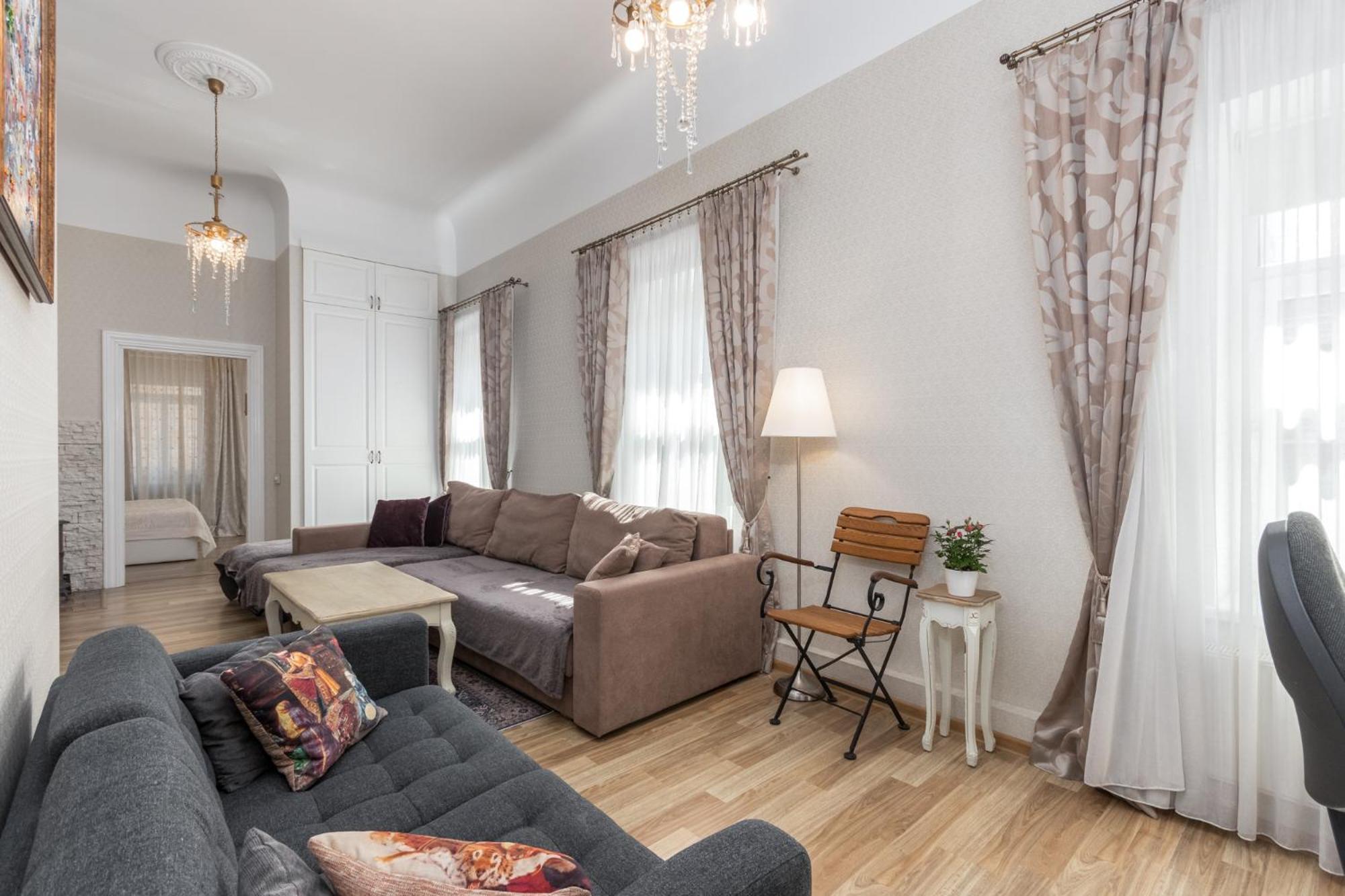 Elegant In Historical Centre & Free Locked Parking Appartement *