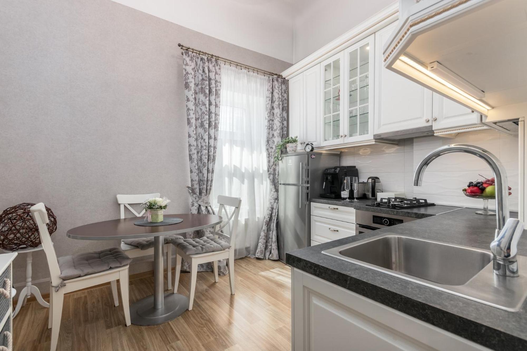 Elegant In Historical Centre & Free Locked Parking Căn hộ Riga
